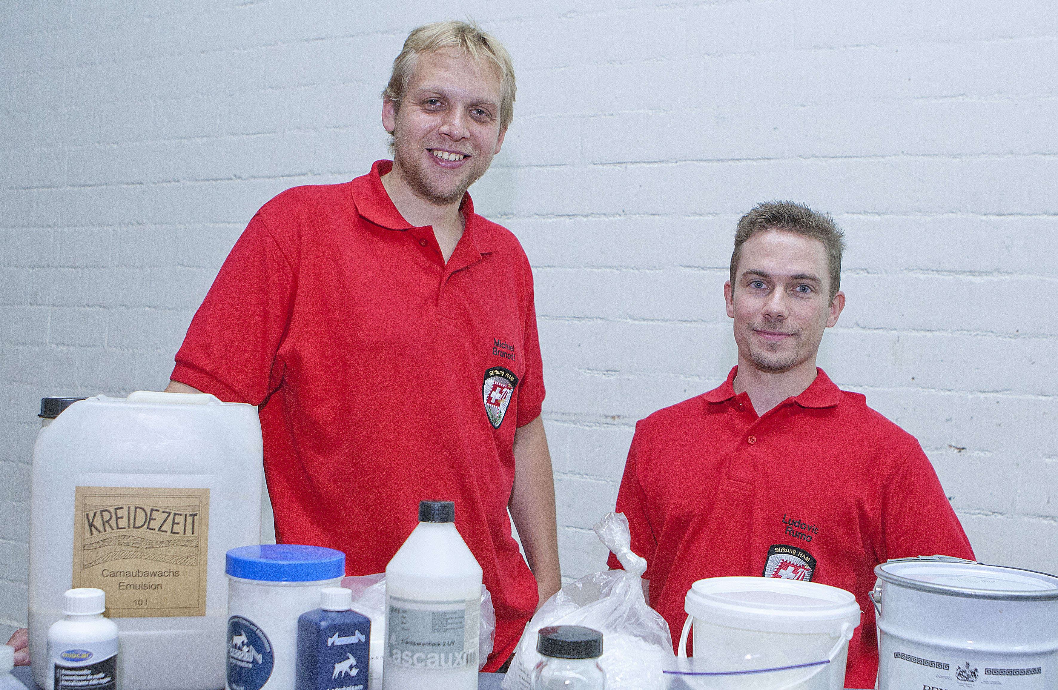 Die beiden Konservatoren-Restauratoren Michiel Brunott (links) und Ludovic Rumo.